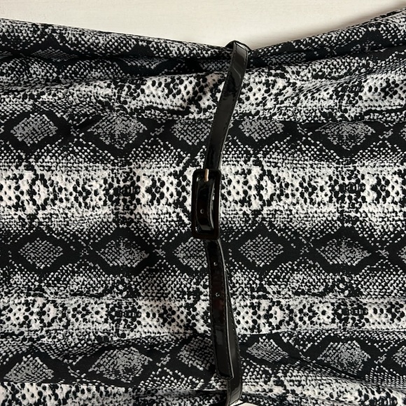 Ronni Nicole Snakeskin Print dress size 12 - Picture 3 of 4